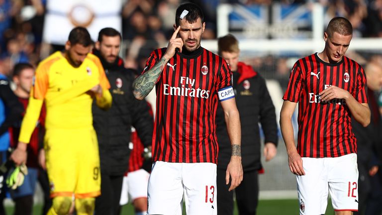 Alessio Romagnoli and Andrea Conti trudge off after AC Milan's heavy loss