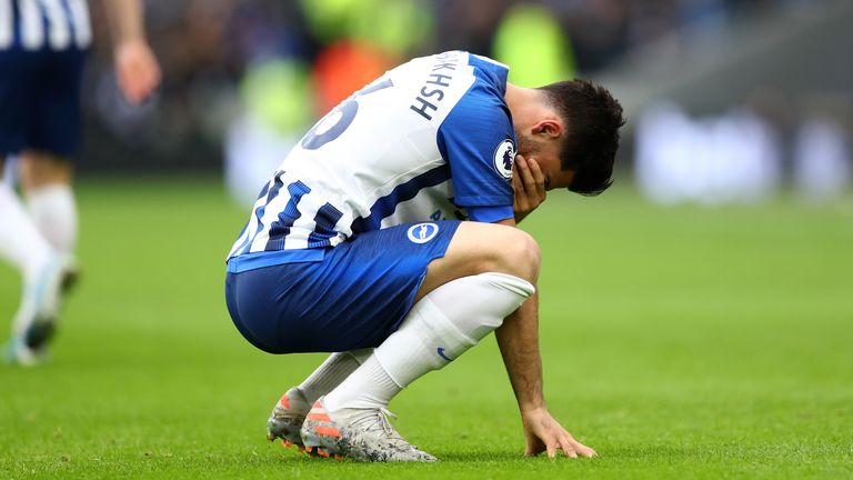 Alireza Jahanbakhsh se rompe después de marcar su gol contra Bournemouth