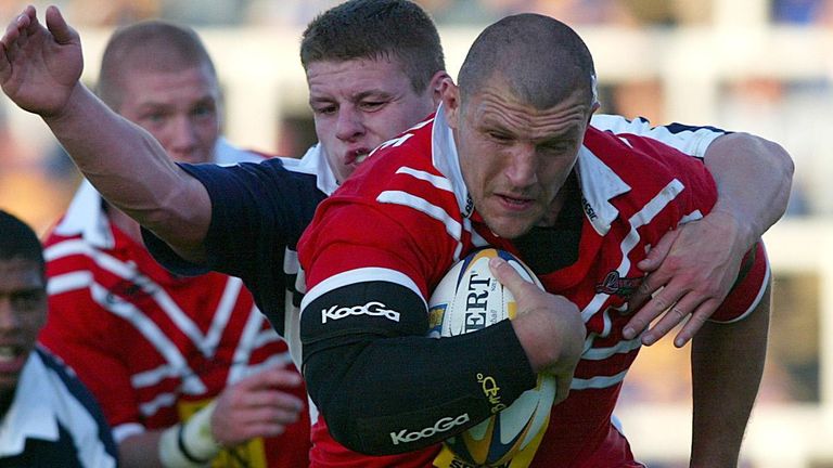 Barrie McDermott en acción para Lancashire contra Yorkshire en 2002