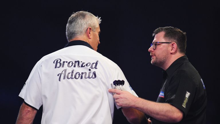 Steve Beaton beats James Wade in the World Darts Championship 