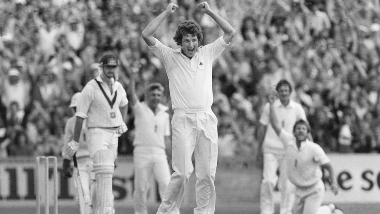 Ian Botham takes the catch from Graham Yallop off Bob Willis's bowling during the England v Australia 6th test at the Oval London 27th August 1981. (Photo by David Ashdown/Getty Images)
