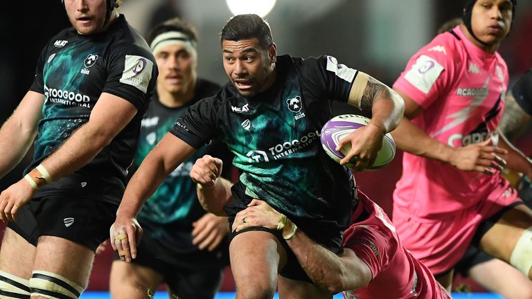 BRISTOL, ENGLAND - DECEMBER 07: Charles Piutau of Bristol Bears breaks through Hugh Pyle of Stade Francais Paris during the European Rugby Challenge Cup Round 3 match between Bristol Bears and Stade Francais at Ashton Gate on December 07, 2019 in Bristol, England. (Photo by Alex Davidson/Getty Images)