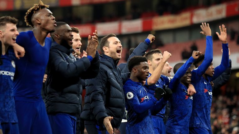 Frank Lampard y sus jugadores celebran su victoria por 2-1 sobre el Arsenal