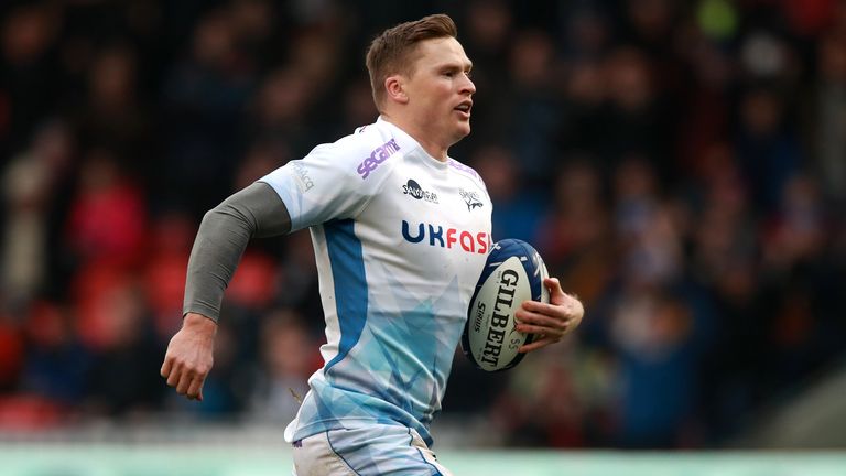 SALFORD, ENGLAND - NOVEMBER 24: Chris Ashton of Sale Sharks breaks with the ball during the Heineken Champions Cup Round 2 match between Sale Sharks and La Rochelle at AJ Bell Stadium on November 24, 2019 in Salford, England. (Photo by David Rogers/Getty Images)