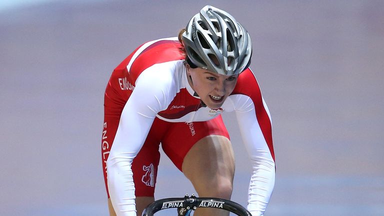 British track cyclist Vicky Williamson is switching sports to compete in bobsleigh.