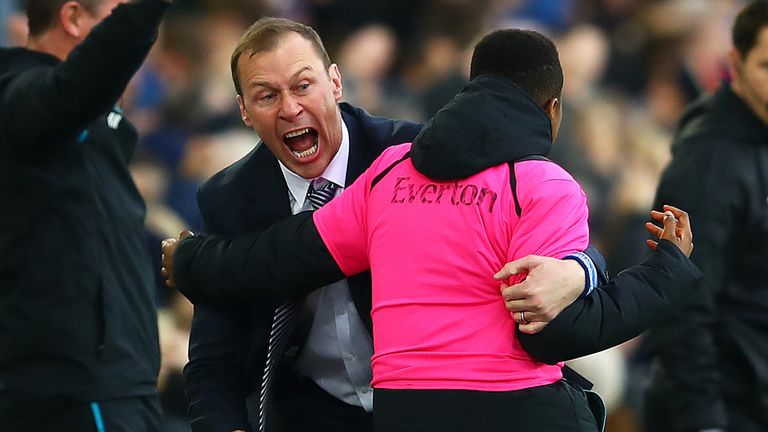 Duncan Ferguson celebrates Everton's second goal 