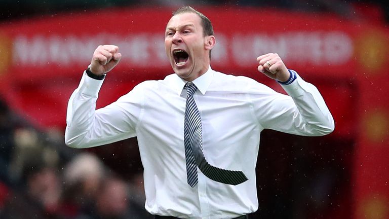 Duncan Ferguson celebrates Everton's goal against Manchester United