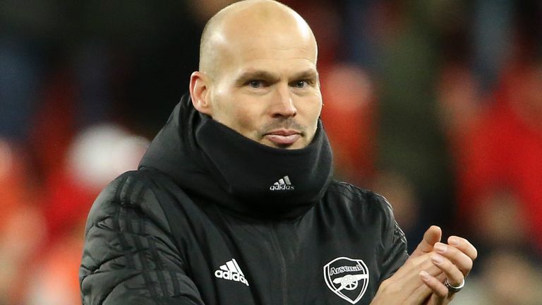 Freddie Ljungberg reacts after Arsenal&#39;s 2-2 Europa League draw against Standard Liege