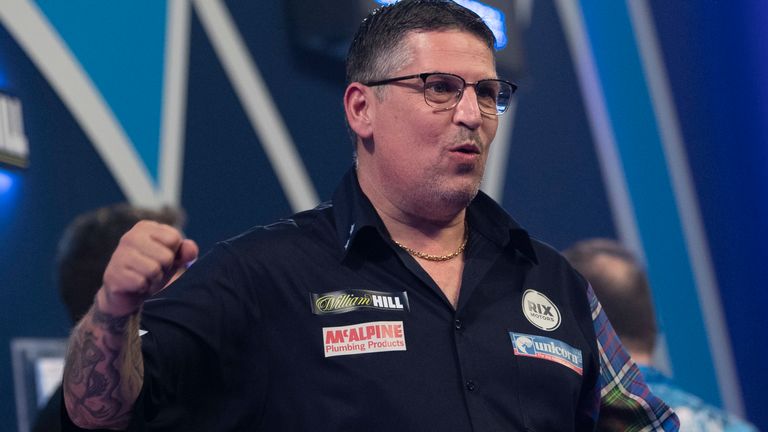 WILLIAM HILL PDC WORLD CHAMPIONSHIP  2020.ALEXANDRA PALACE.LONDON.PIC;LAWRENCE LUSTIG.ROUND2.GARY ANDERSON V BRENDAN DOLAN.GARY ANDERSON IN ACTION