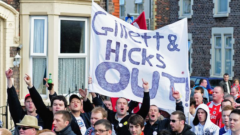 La relación entre los fanáticos del Liverpool y sus dueños texanos terminó con una serie de protestas