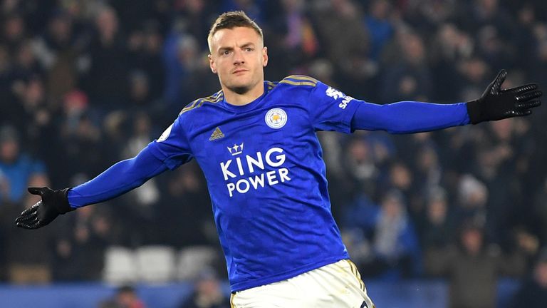 Jamie Vardy celebrates scoring his penalty vs Watford