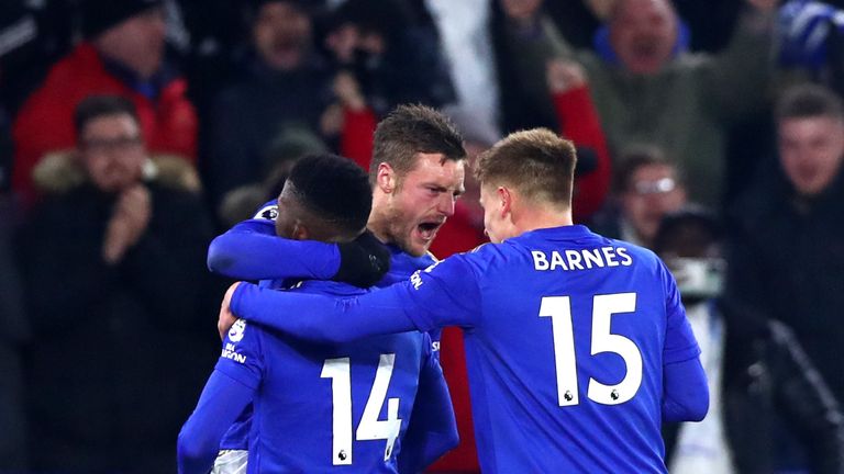 Jamie Vardy celebrates his equaliser for Leicester against Everton