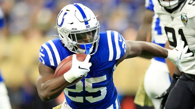 Mack is just 100 yards short of the first 1000-yard rushing season of his career