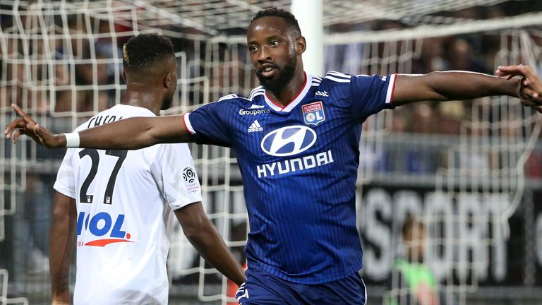 Moussa Dembele celebrates his first goal during the Ligue 1 match against Amiens on September 13, 2019