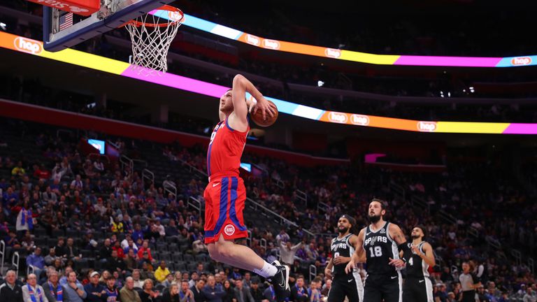 Sviatoslav Mykhailiuk of the Detroit Pistons gets in front of the San Antonio Spurs defence for a first half dunk
