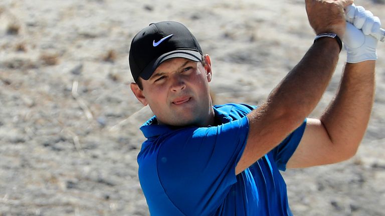 Patrick Reed hizo bien en lanzar solo un disparo el primer día