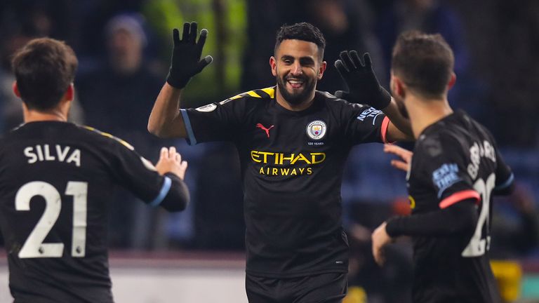 Riyad Mahrez extendió la ventaja de City con su gol número 50 de la Premier League