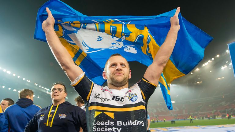 Picture by Allan McKenzie/SWpix.com - 07/10/2017 - Rugby League - Betfred Super League Grand Final - Castleford Tigers v Leeds Rhinos - Old Trafford, Manchester, England -  Leeds's Rob Burrow thanks the fans for their support after his side defeat Castleford in the Super League Grand Final.