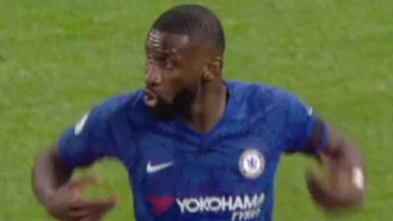 Rudiger denunció el supuesto abuso racista al capitán del Chelsea, César Azpilicueta.