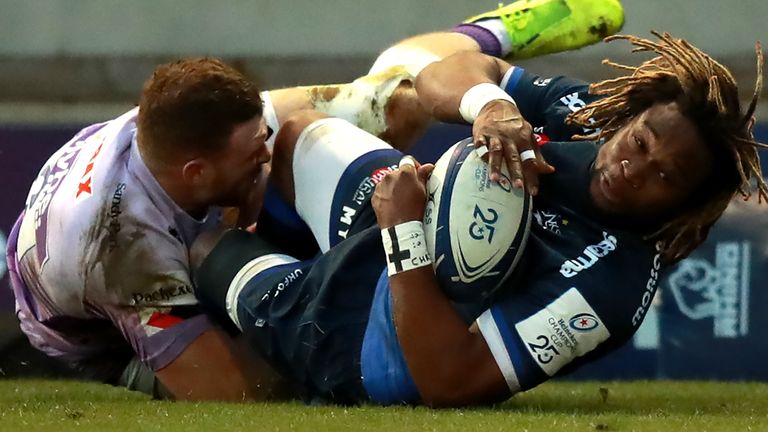 Marland Yarde is denied a try by Sam Simmonds' last-ditch tackle