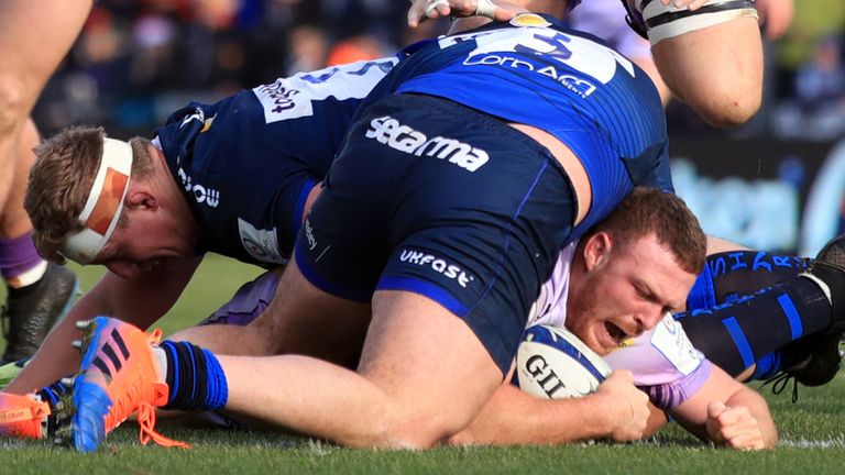 Sam Simmonds scores a try against Sale