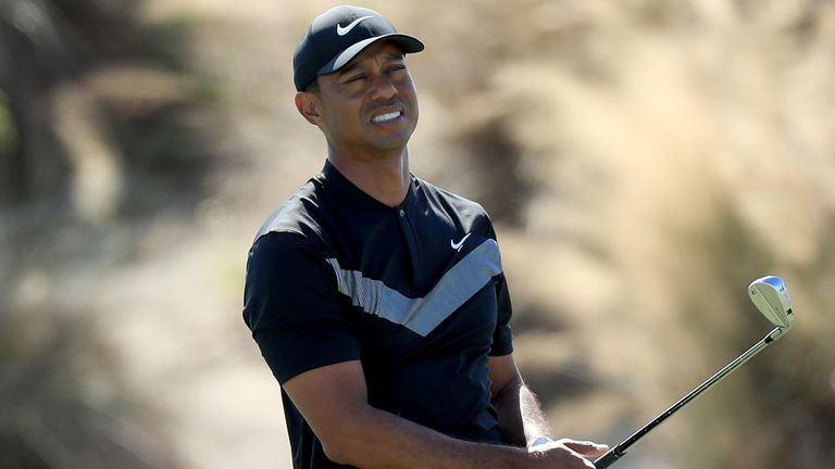 Tiger Woods cayó al nivel par después de un doble bogey en el último