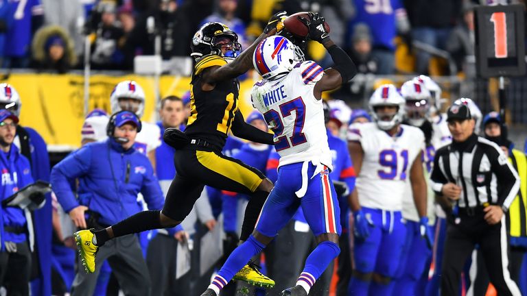  Tre'Davious White picks off Devlin Hodges in the Bills' win over the Steelers