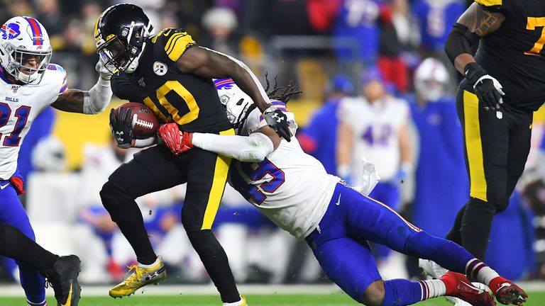 Edmunds has eight total tackles against the Steelers 