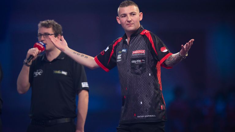 WILLIAM HILL PDC WORLD CHAMPIONSHIP  2020.ALEXANDRA PALACE.LONDON.PIC;LAWRENCE LUSTIG.QUARTER FINAL.NATHAN ASPINALL V DIMITRI VAN DEN BERGH.NATHAN ASPINALL IN ACTION