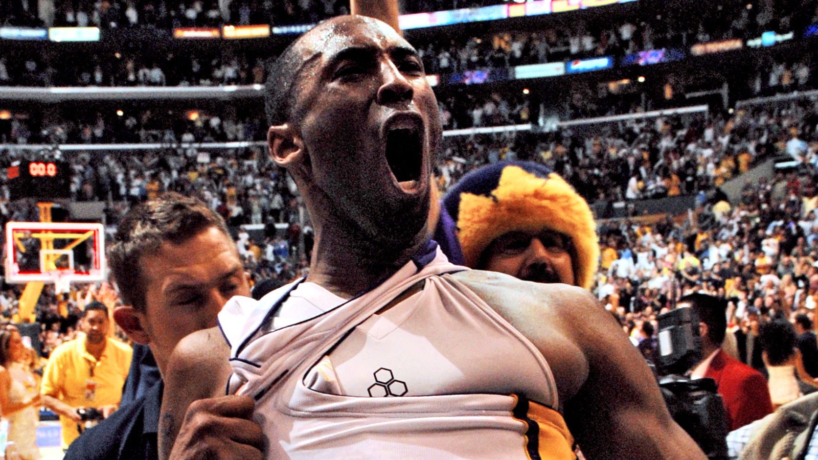 Kobe Bryant's best moments wearing the No. 8 jersey