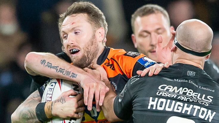 Picture by Allan McKenzie/SWpix.com - 07/02/2019 - Rugby League - Betfred Super League - Hull FC v Castleford Tigers - KC Stadium, Kingston upon Hull, England - Jordan Rankin is tackled.