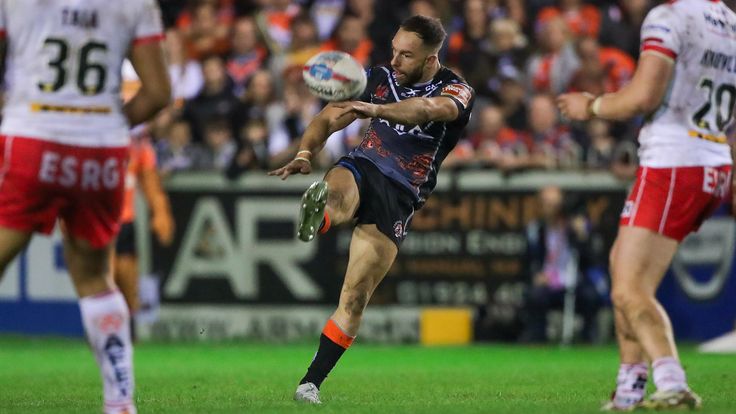 Picture by Alex Whitehead/SWpix.com - 28/09/2017 - Rugby League - Betfred Super League Semi Final - Castleford Tigers v St Helens - The Mend A Hose Jungle, Castleford, England -