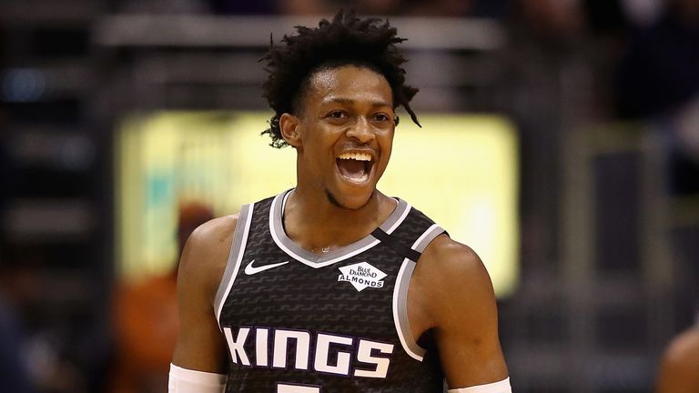 De&#39;Aaron Fox celebrates a basket during the Kings&#39; victory over the Suns
