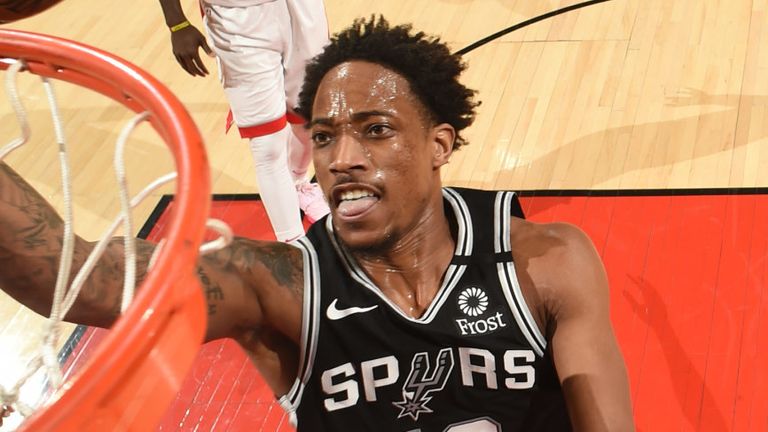 DeMar DeRozan se eleva hasta el borde contra los Raptors