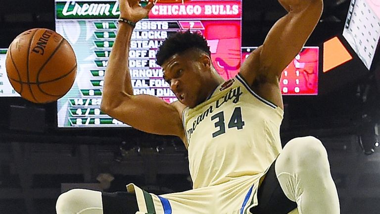 Giannis Antetokounmpo throws down a dunk during the Bucks&#39; win over the Bulls