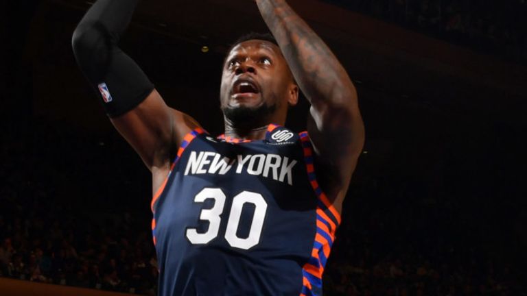Julius Randle elevates to score in the Knicks' win over the Heat