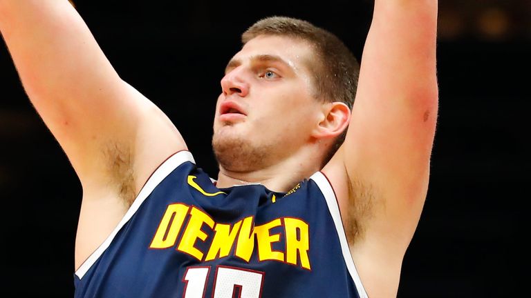 Nikola Jokic eleva un salto en los Nuggets & # 39; vencer a los Hawks