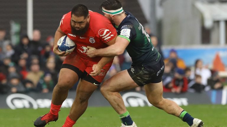  Charlie Faumuina carries strongly for Toulouse