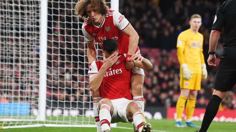 David Luiz drags Gabriel Martinelli to his feet against Sheffield United