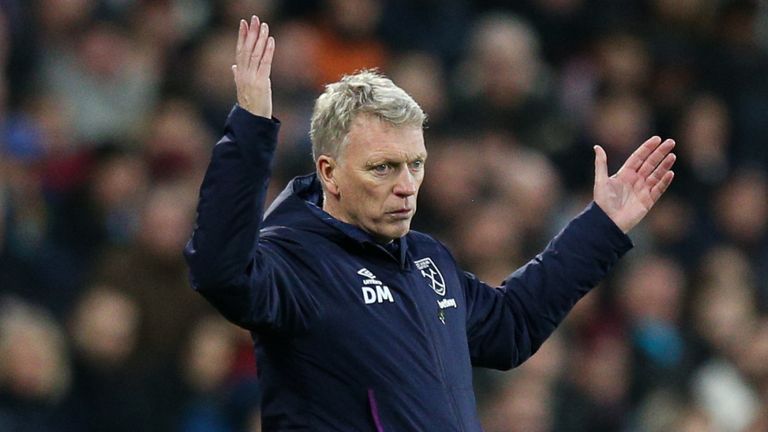 LONDON, ENGLAND - JANUARY 18: West Ham United manager David Moyes reacts during the Premier League match between West Ham United and Everton FC at London Stadium on January 18, 2020 in London, United Kingdom. (Photo by Craig Mercer/MB Media/Getty Images)