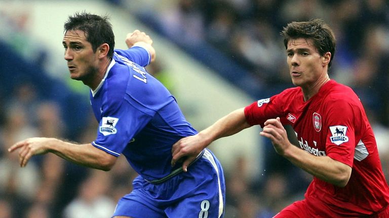 Frank Lampard battles with Xabi Alonso during Mourinho's first Liverpool encounter