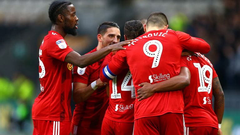 Fulham players celebrate Ivan Cavaleiro's goal