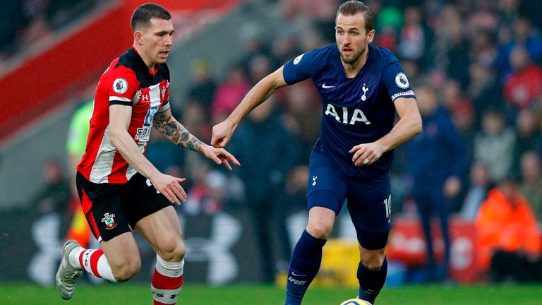 Harry Kane in possession for Spurs at St Mary's