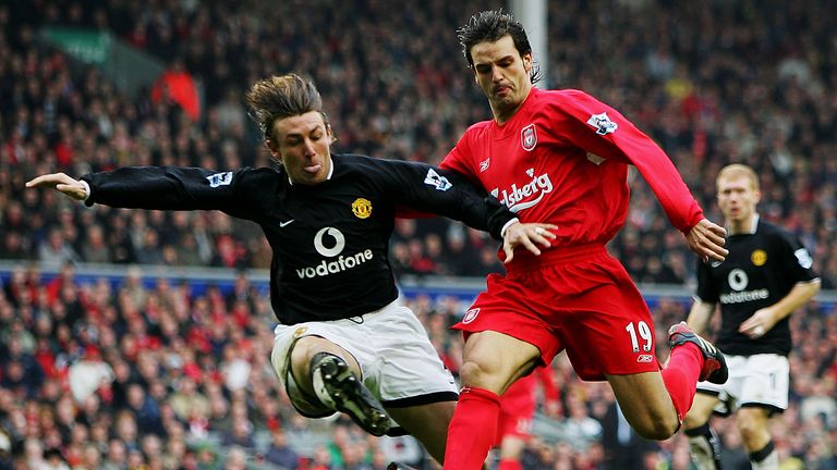 Gabriel Heinze of of Manchester United tackles Fernando Morientes of Liverpool during the Barclays Premiership match between Liverpool and Manchester United at Anfield on January 15, 2005 in Liverpool, England. 