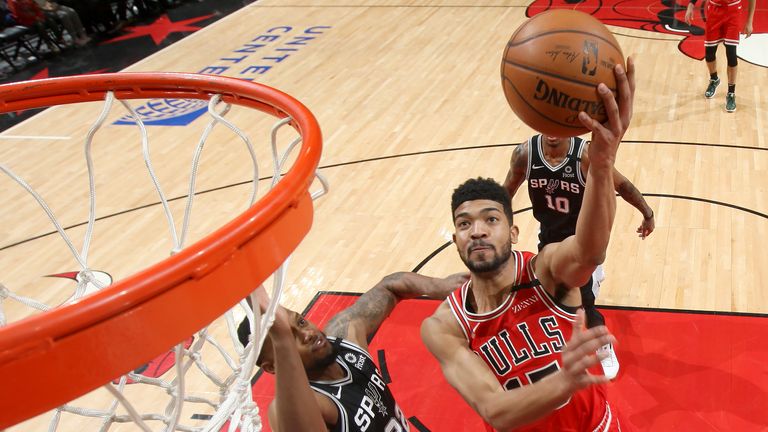 Chandler Hutchison dunks for the Chicago Bulls