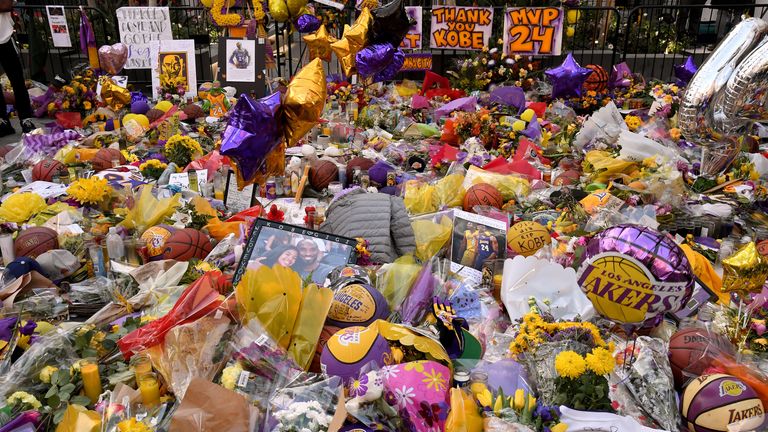 Lakers fans' tributes to Kobe Bryant continue to grow at Staples Center