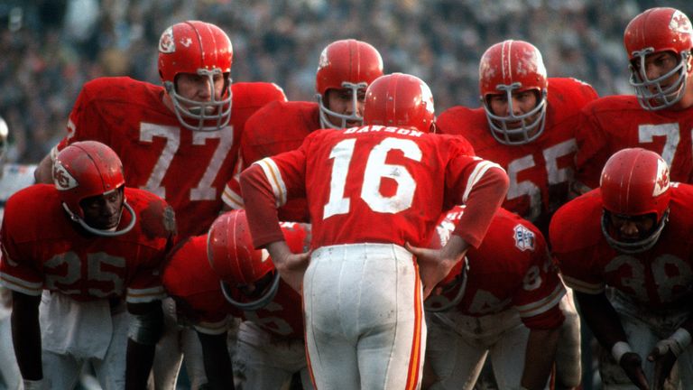 NEW ORLEANS, LA - JANUARY 11:  Len Dawson #11 of the Kansas City Chiefs huddles up with his offense against the Minnesota Vikings during Super Bowl IV on January 11, 1970 at Tulane Stadium in New Orleans, Louisiana. The Chiefs won the Super Bowl 23-7. (Photo by Focus on Sport/Getty Images) *** Local Caption ***  Len Dawson