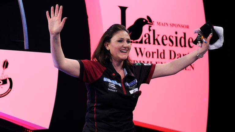 L'ancienne finaliste mondiale de BDO, Lorraine Winstanley, a remporté des scalps à Q-School et au Challenge Tour ces dernières années