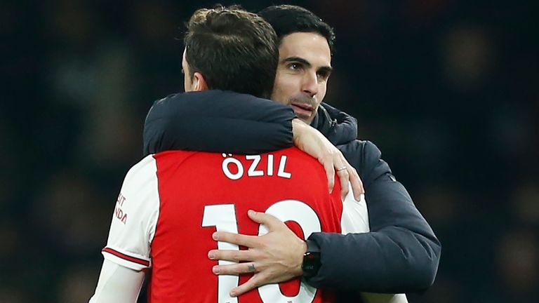 Mikel Arteta hugs Mesut Ozil after Arsenal&#39;s win over Man Utd