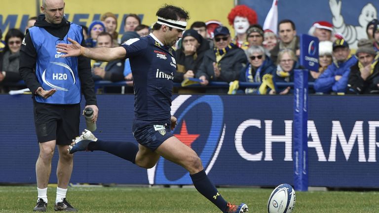 Morgan Parra slots a penalty for Clermont 